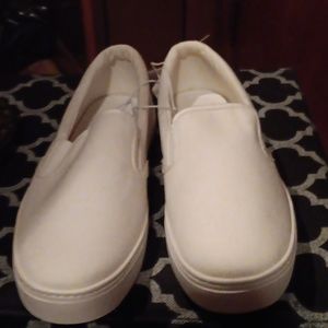 Nwt old navy slip on sneaker with memory foam